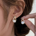 Amandine - Boucles d'oreilles croix dorée et zircon