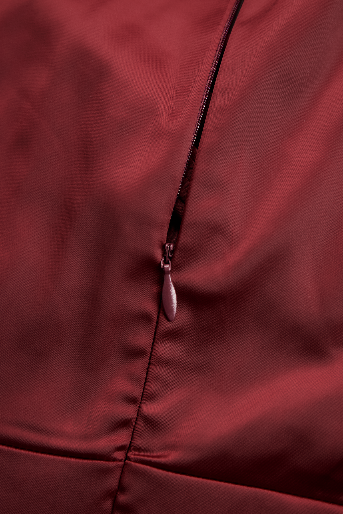 Adèle | Robe mi-longue en satin d'inspiration vintage à col drapé