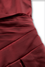 Adèle | Robe mi-longue en satin d'inspiration vintage à col drapé