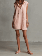 Coral | Vestido con capucha y bajo desflecado