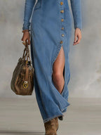 Agathe | Robe longue en jean à col en V, boutonnage simple, fente latérale et manches longues