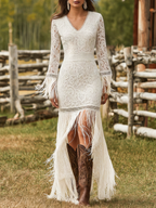 Oriane | Robe longue en dentelle à col en V, manches longues et franges