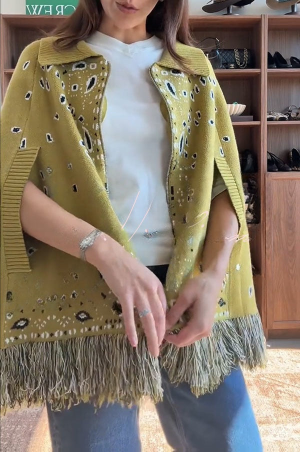 Apolline | Poncho en maille à imprimé bandana, manches ouvertes, franges et zip
