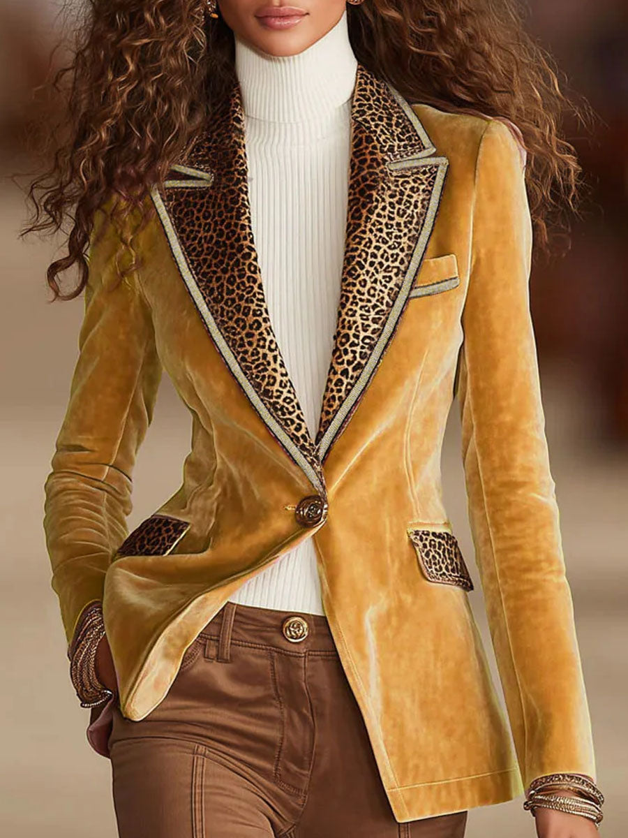 Mélusine | Blazer rose en velours à imprimé léopard et un bouton