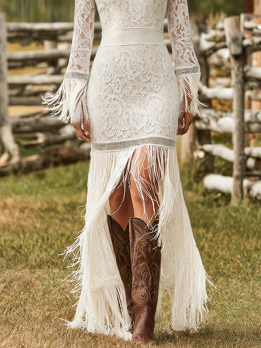 Oriane | Robe longue en dentelle à col en V, manches longues et franges