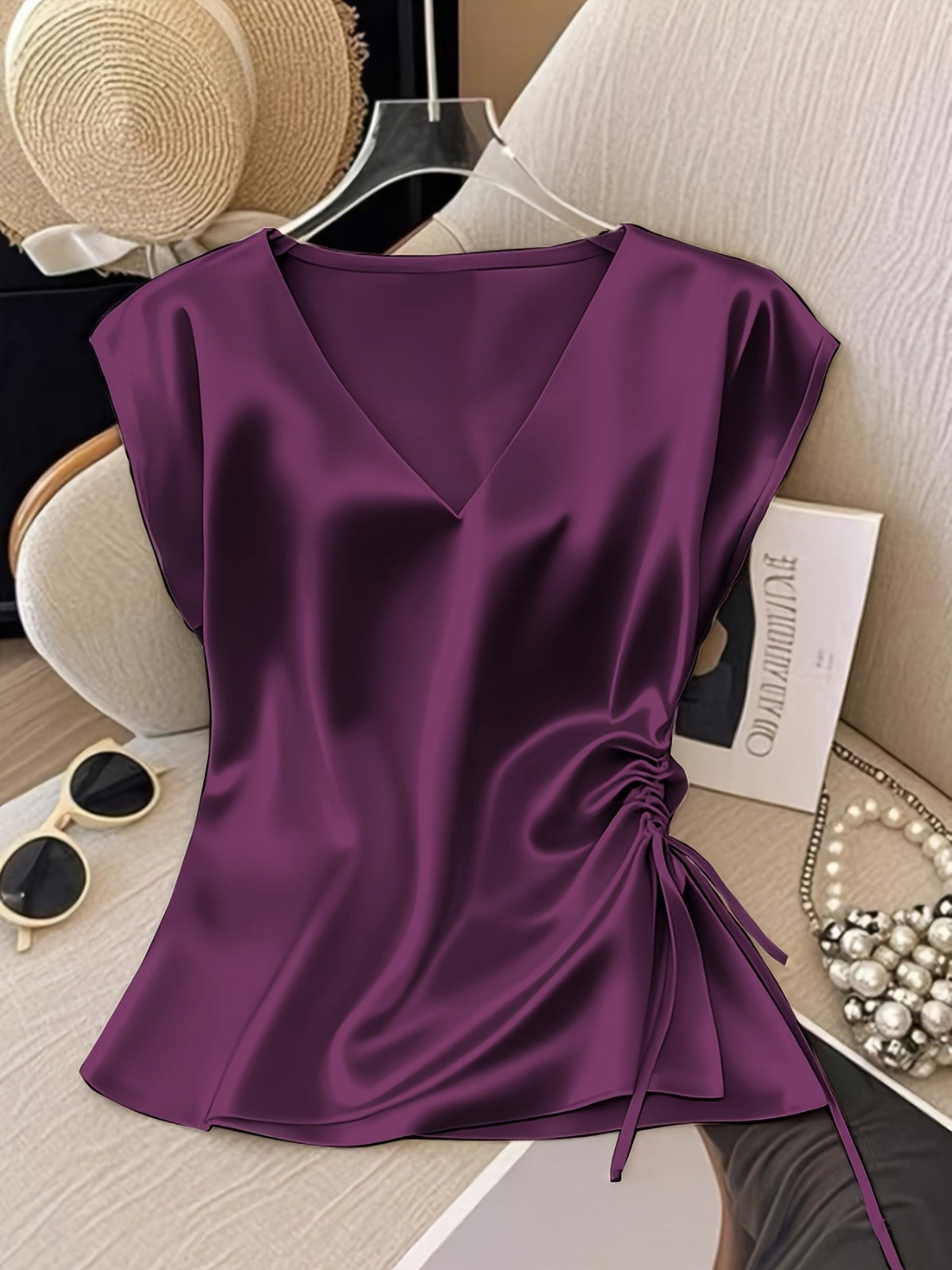Nia | Camiseta sin mangas de seda con cuello en V.
