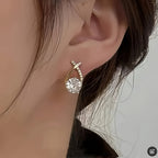 Amandine - Boucles d'oreilles croix dorée et zircon