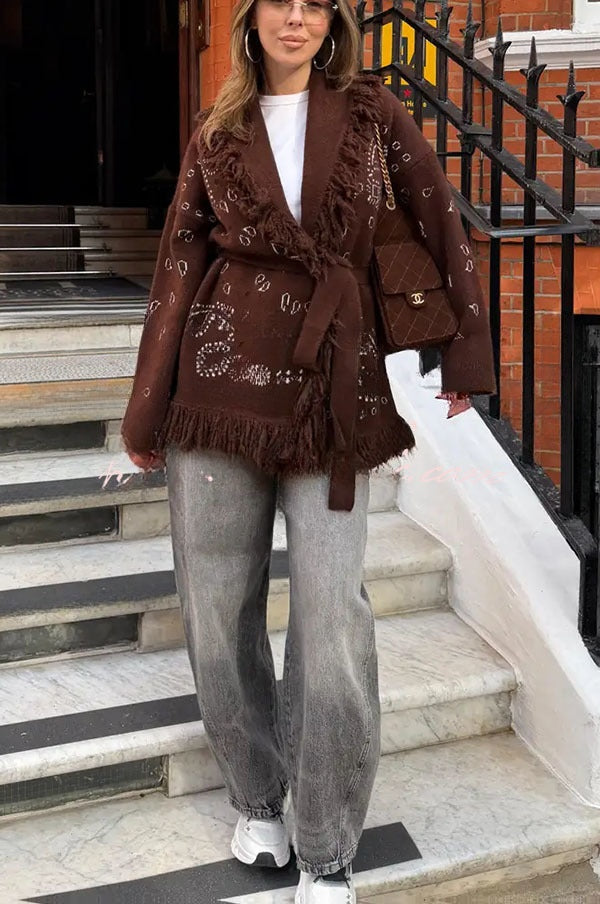 Eugénie | Long gilet ceinturé en maille à imprimé bandana et col châle à franges