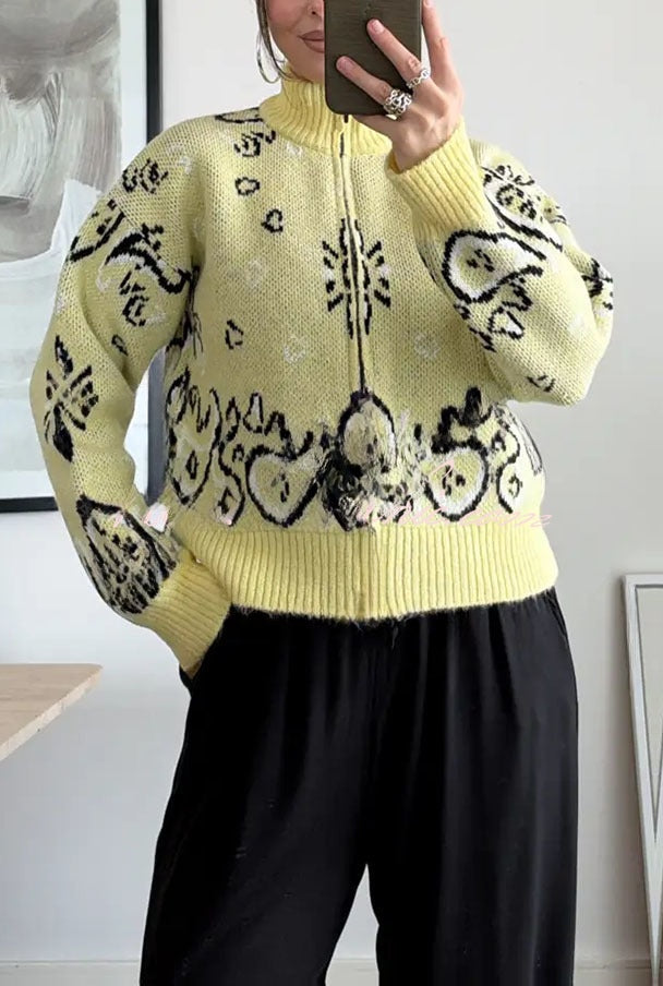 Clémence | Gilet ample à col haut zippé en maille à imprimé bandana