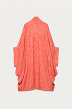 Inès | Long manteau kimono ample en satin jacquard imprimé à manches chauve-souris