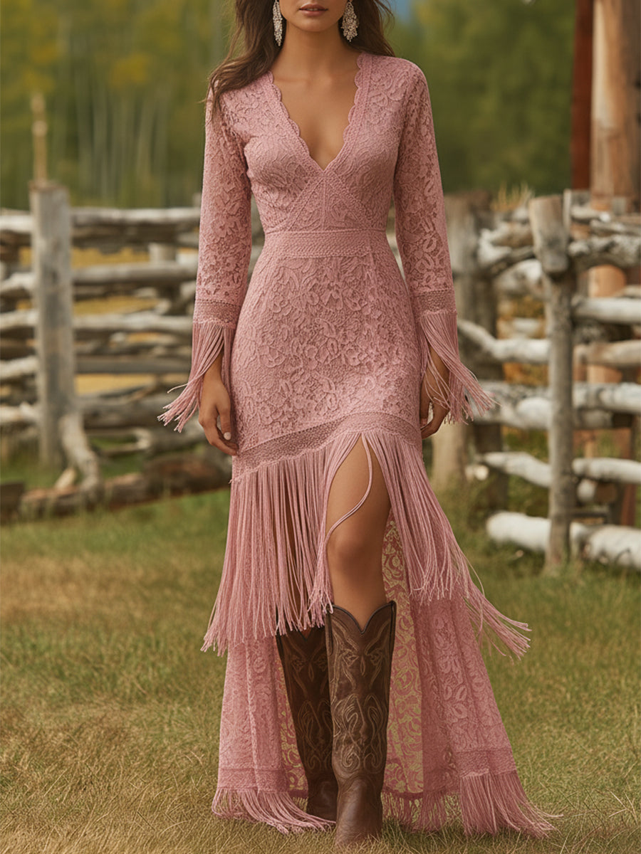 Oriane | Robe longue en dentelle à col en V, manches longues et franges