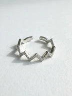 Anillo zigzag con piedras preciosas Martina