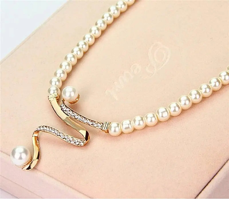 Mireille - Parure collier et boucles d'oreilles avec perles naturelles
