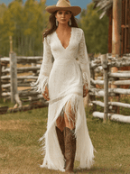 Oriane | Robe longue en dentelle à col en V, manches longues et franges