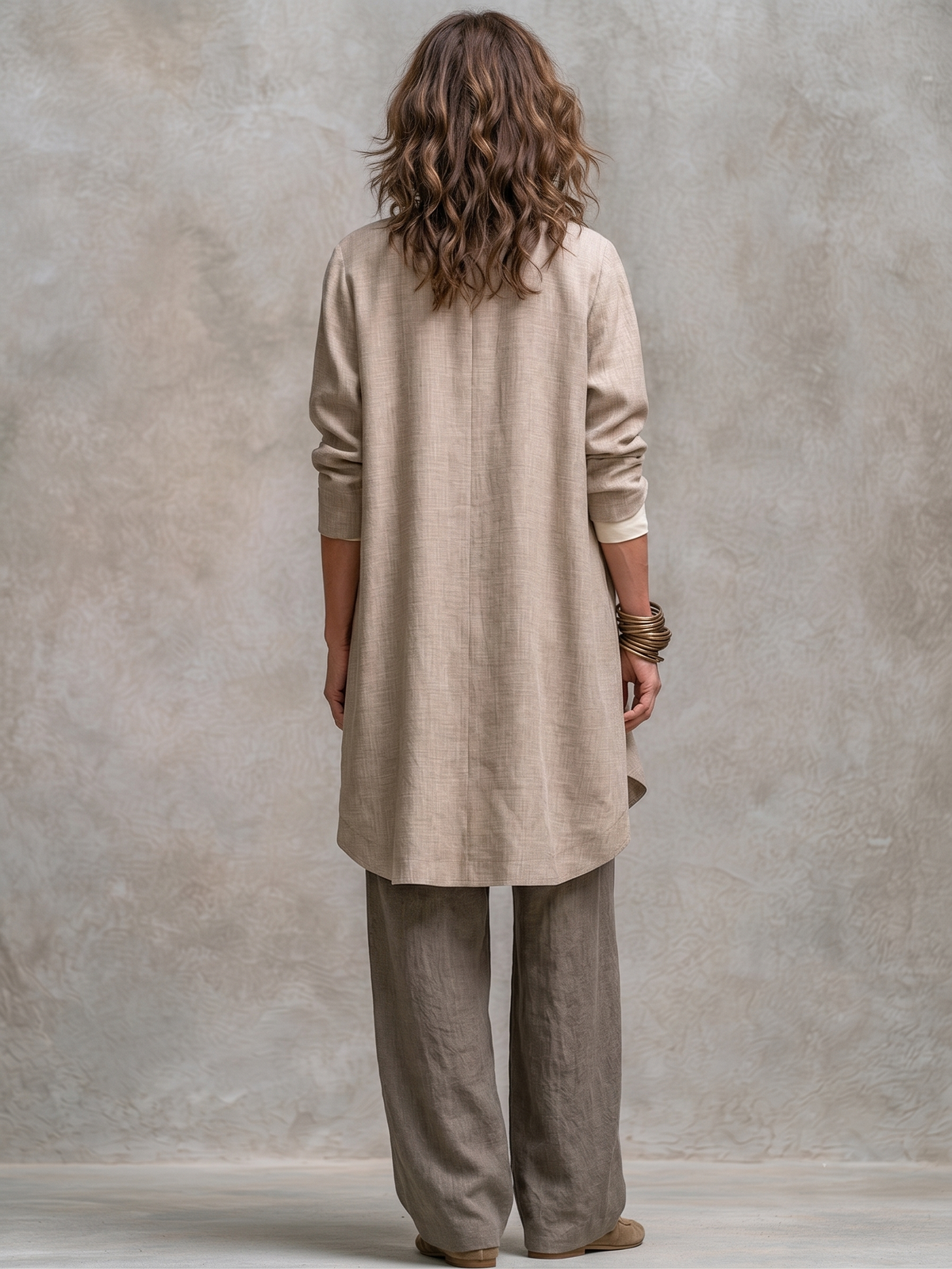 Constance | Ensemble trois pièces élégant beige et gris avec pantalon palazzo.