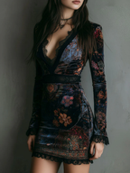 Capucine | Mini-robe ajustée en velours à imprimé fleuri et col en V bordé de dentelle
