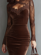 Garance | Mini-robe vintage marron en velours à encolure goutte d’eau et manches en dentelle