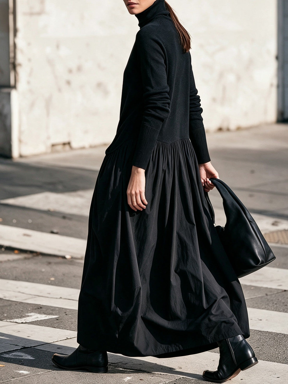 Odette | Robe longue oversize noire à col montant
