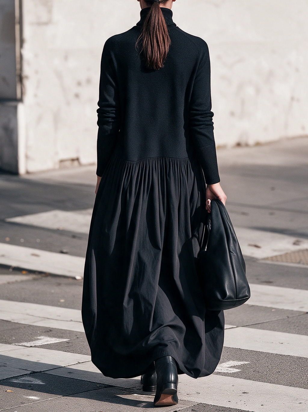 Odette | Robe longue oversize noire à col montant