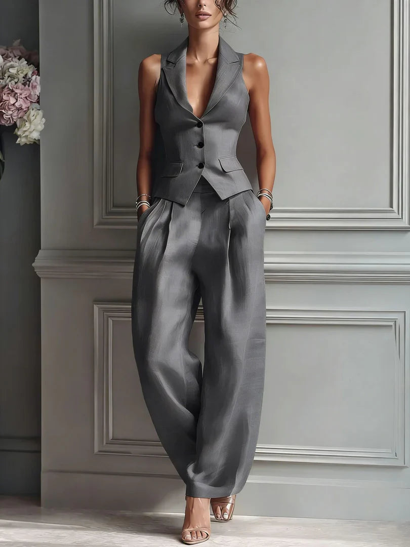 Mia | Traje de dos piezas con cuello en V y botones
