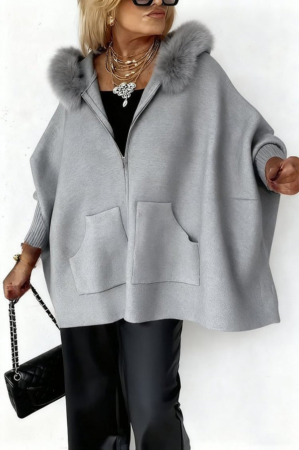 Pauline | Gilet ample en maille à capuche peluche, zip et poches