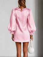 Valérie | Robe courte à encolure volantée et manches bouffantes
