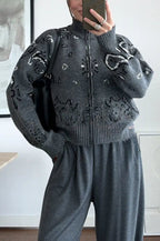 Clémence | Gilet ample à col haut zippé en maille à imprimé bandana