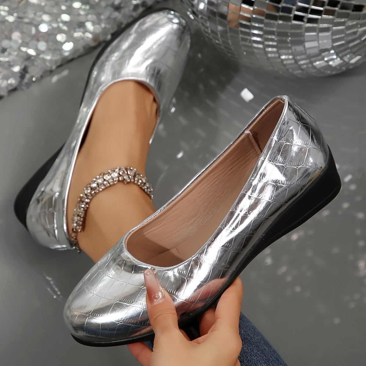 Diane | Escarpins vernis à petit talon compensé