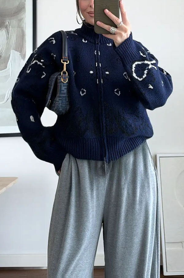 Clémence | Gilet ample à col haut zippé en maille à imprimé bandana