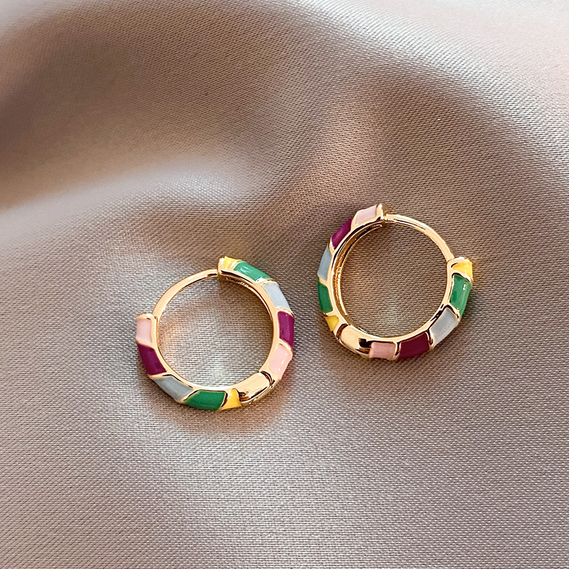 Lorraine - Boucles d'oreilles élégantes en émail doré
