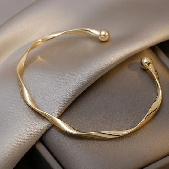 Églantine - Élégant bracelet doré
