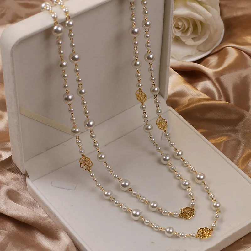 Iris - Élégant collier doré avec perles