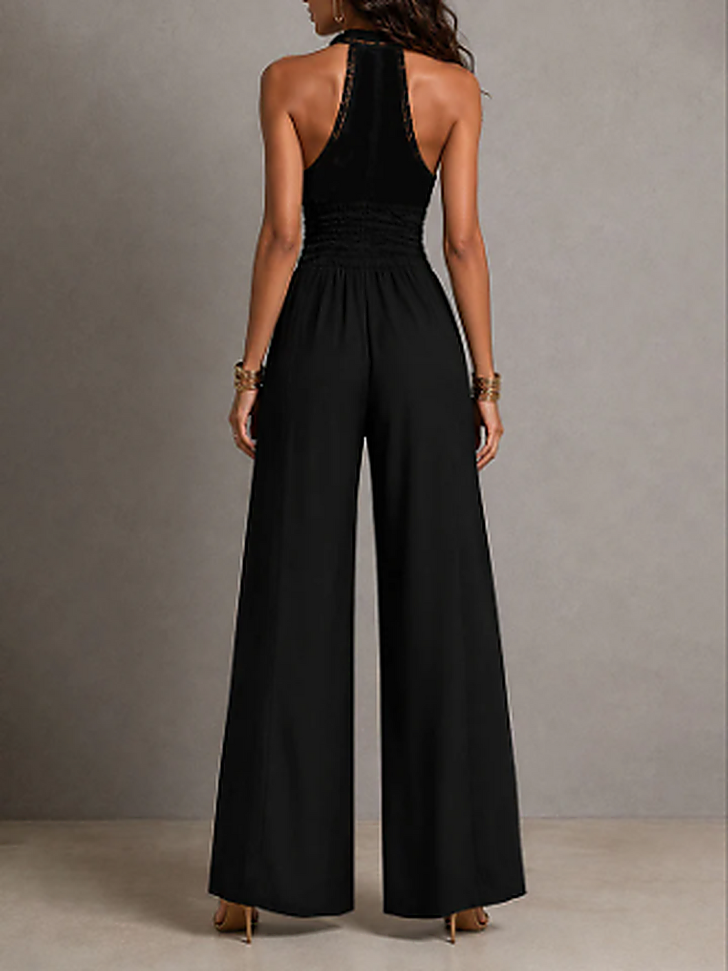 Minerva | Mono de una pieza estilo bohemio elegante con paneles de encaje negro, cintura fruncida y pernera ancha.