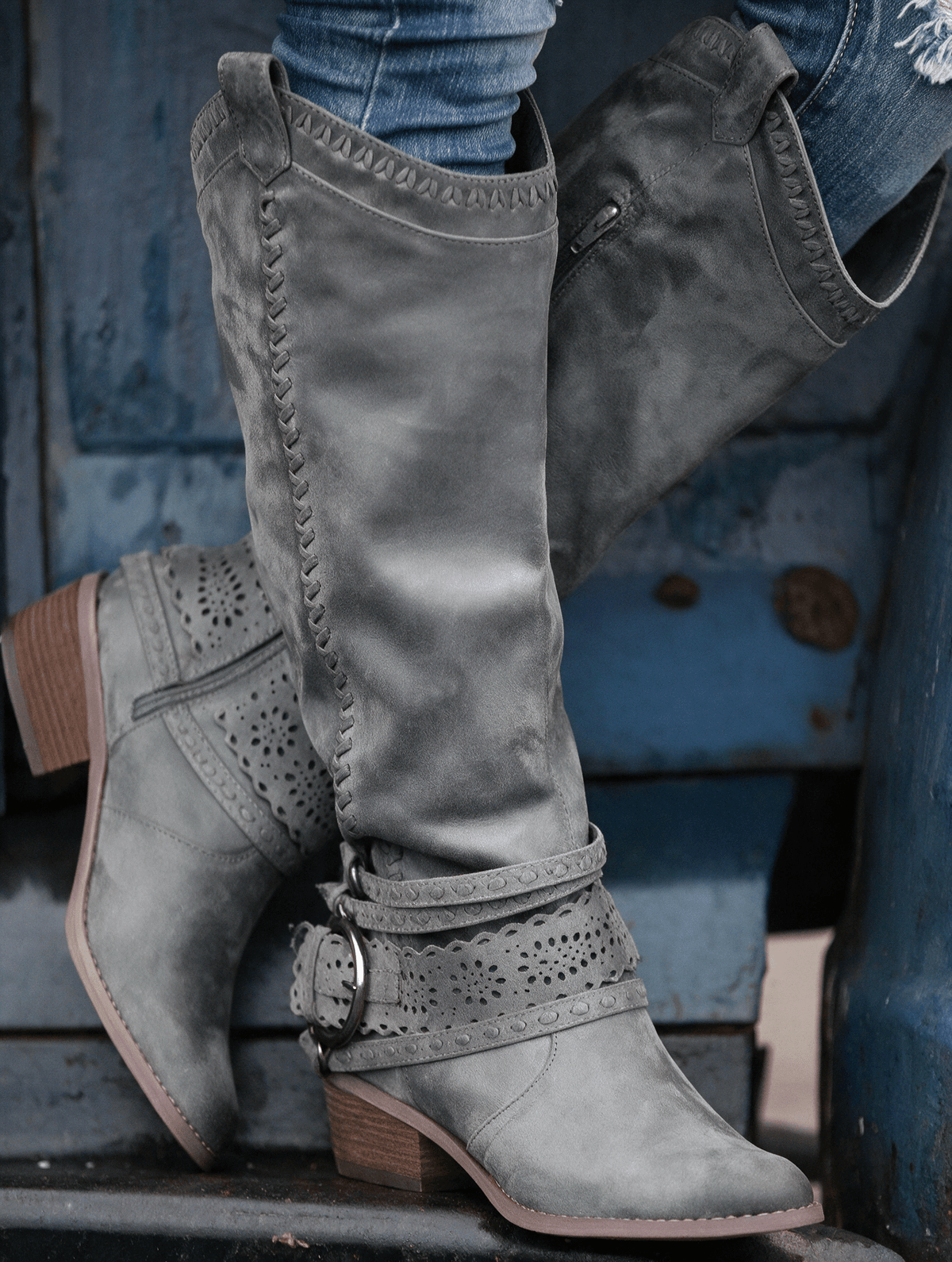 Solène | Bottes western slouchy à sangle harnais perforée et talon sculpté