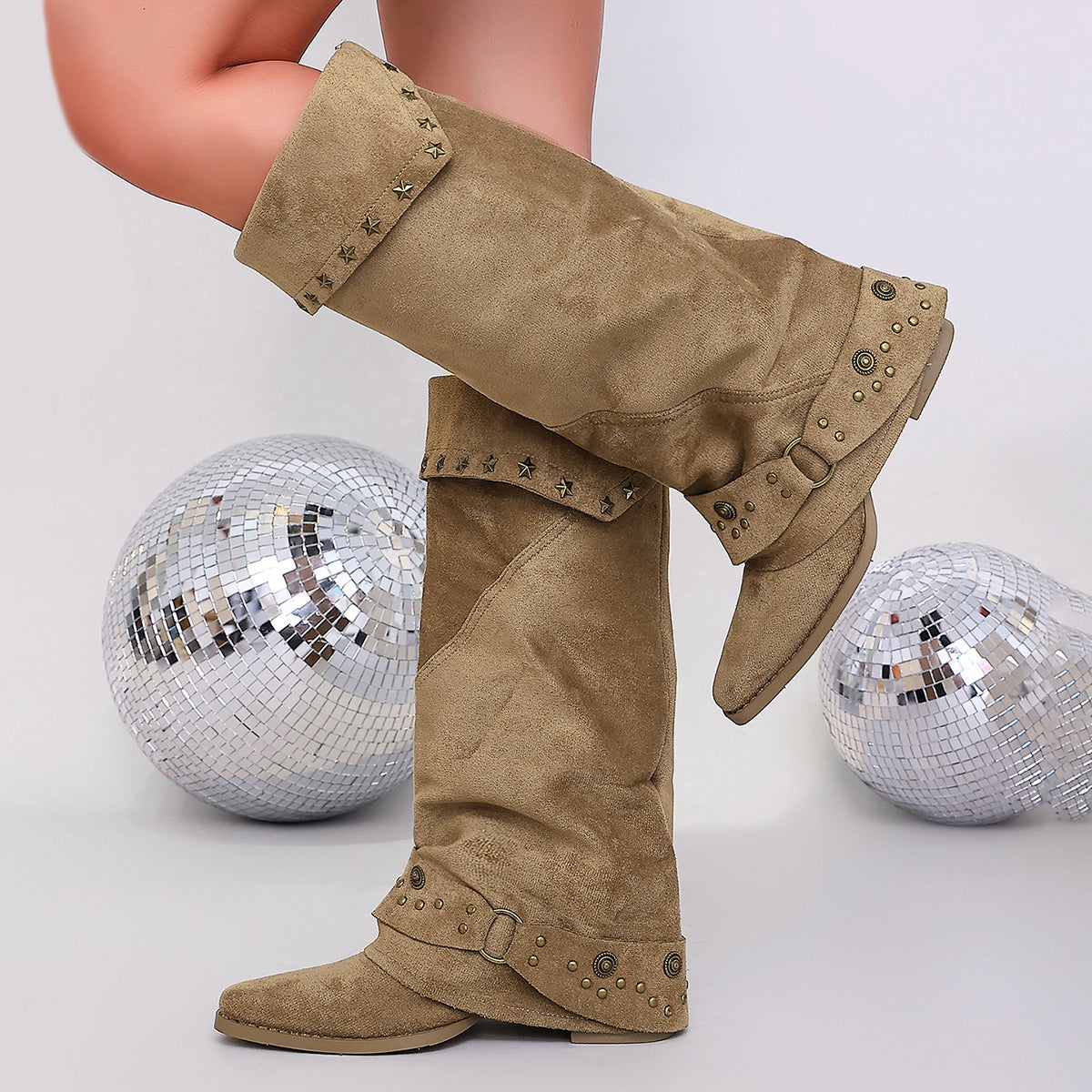 Fanny | Bottes slouchy à revers, clous étoiles et sangle à boucle cloutée