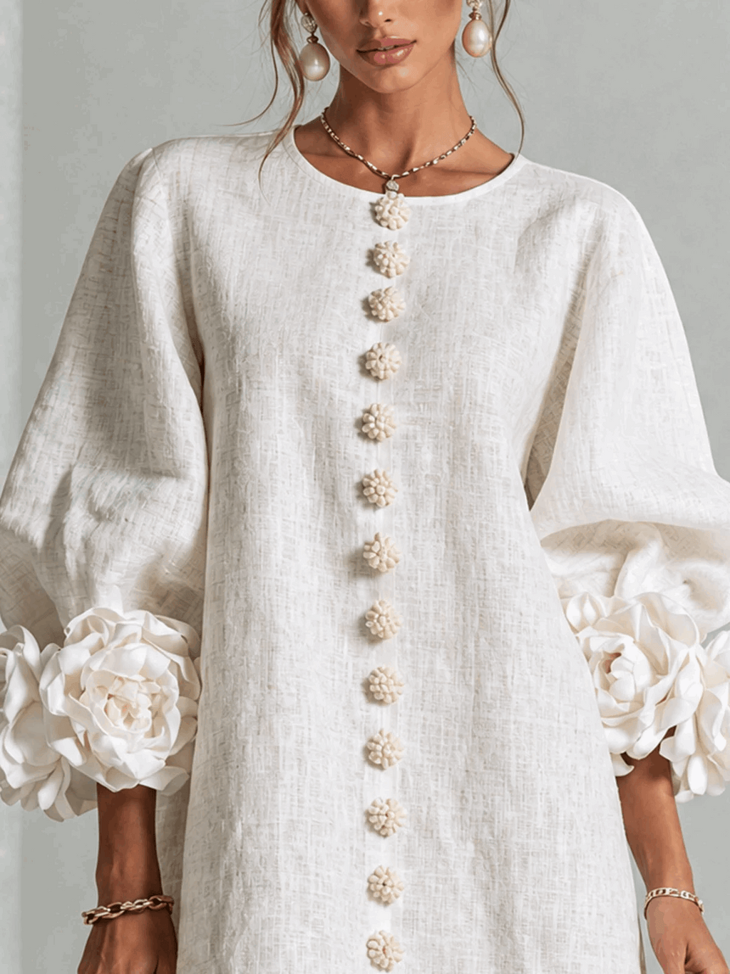 Paloma | Vestido texturizado de escote redondo y puños florales