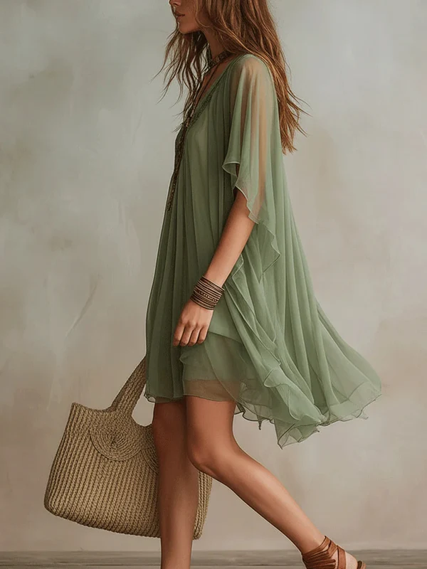 Silvia | Vestido vaporoso de encaje con mangas capa