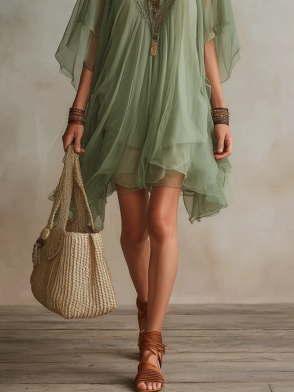 Silvia | Vestido vaporoso de encaje con mangas capa