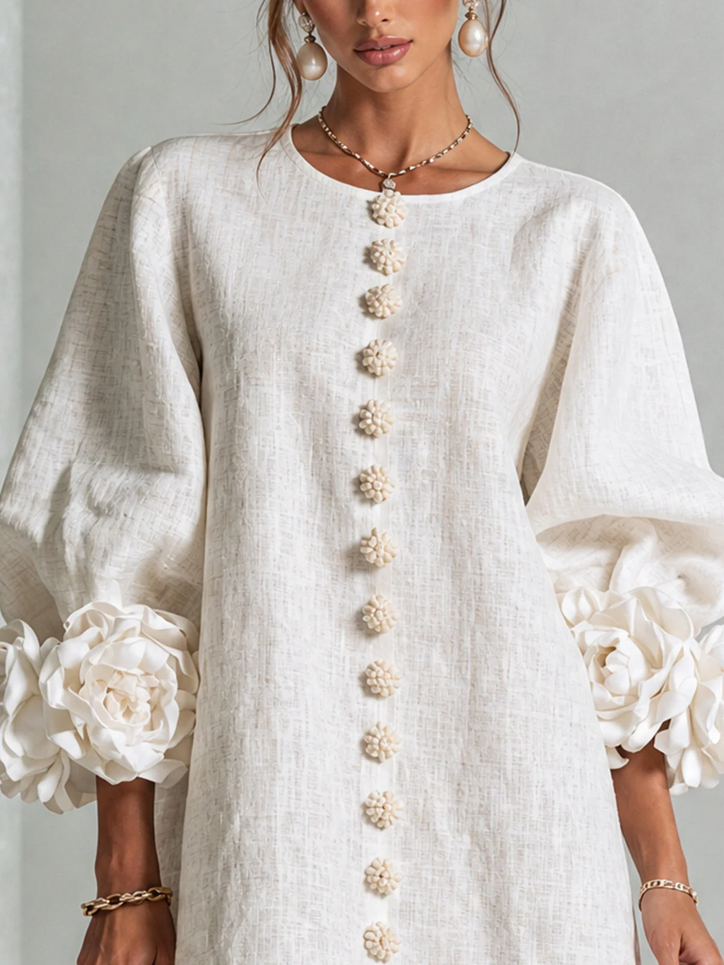 Paloma | Vestido texturizado de escote redondo y puños florales